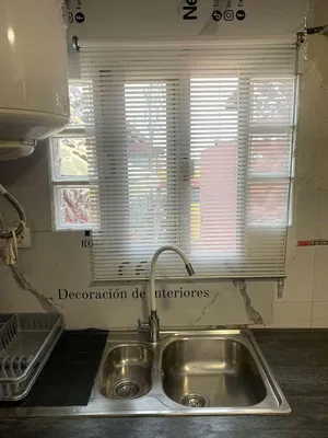 Cuisine; électroménager, parquet, lumière naturelle, style moderne