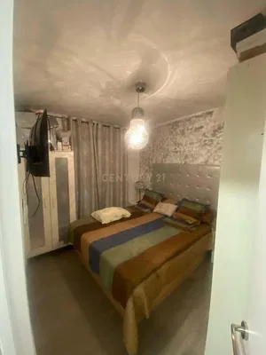 Cuisine; électroménager, parquet, lumière naturelle, style moderne