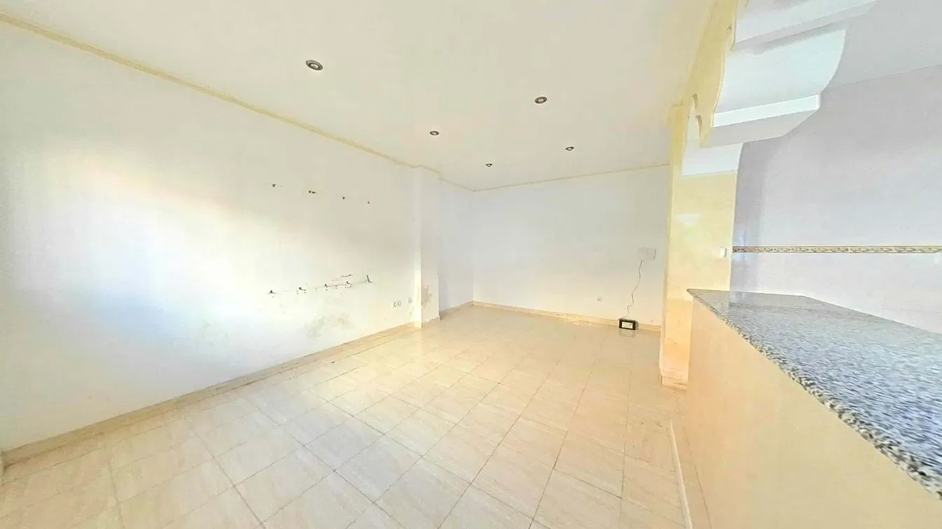 Cuisine; électroménager, parquet, lumière naturelle, style moderne