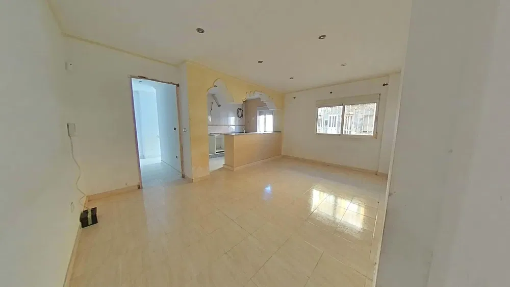 Cuisine; électroménager, parquet, lumière naturelle, style moderne