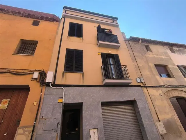 Keuken; keukenapparatuur, houten vloer, natuurlijk licht, moderne stijl