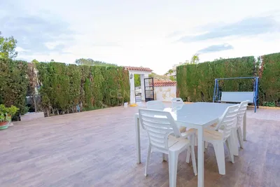 Cuisine; électroménager, parquet, lumière naturelle, style moderne