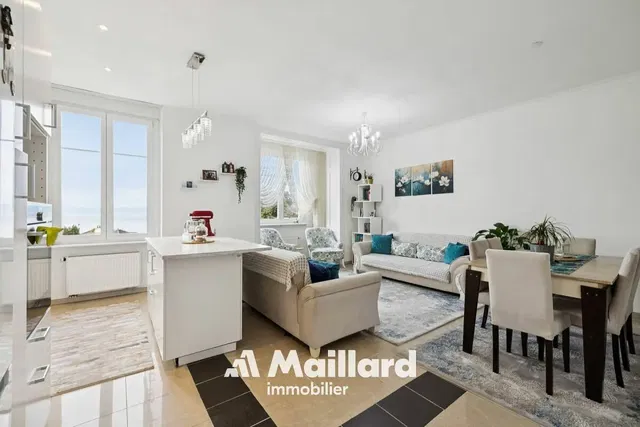 Cozinha; eletrodomésticos, chão de madeira, luz natural, estilo moderno