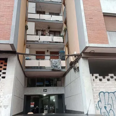 Κουζίνα; συσκευές κουζίνας, ξύλινο πάτωμα, φυσικό φως, μοντέρνο στυλ