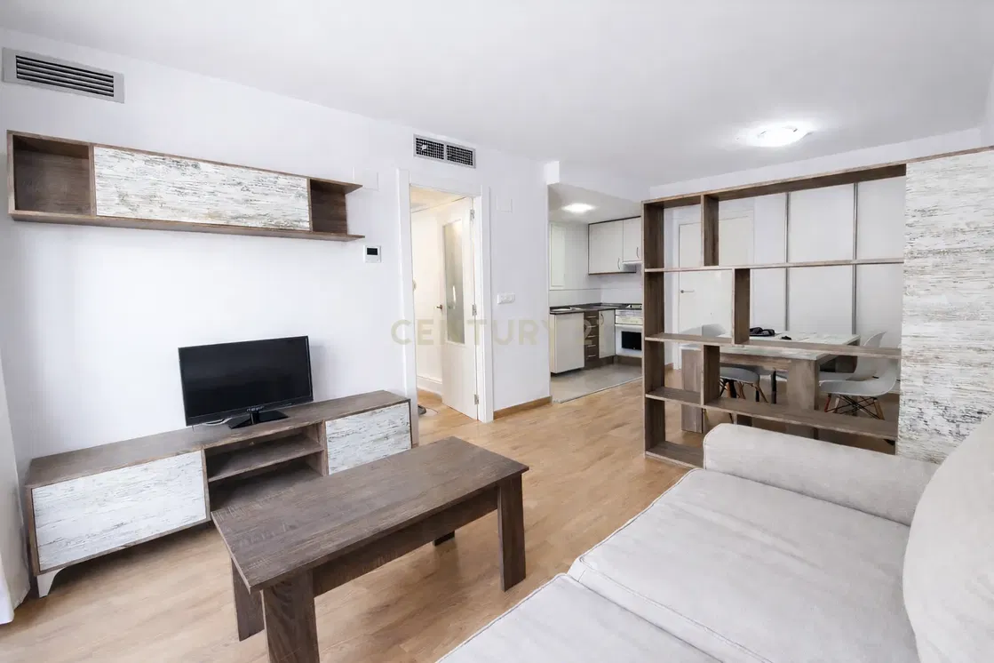 Keuken; keukenapparatuur, houten vloer, natuurlijk licht, moderne stijl