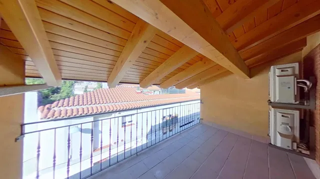 Küche; küchengeräte, holzboden, tageslicht, moderner stil