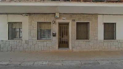 Keuken; keukenapparatuur, houten vloer, natuurlijk licht, moderne stijl