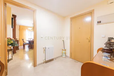 Keuken; keukenapparatuur, houten vloer, natuurlijk licht, moderne stijl