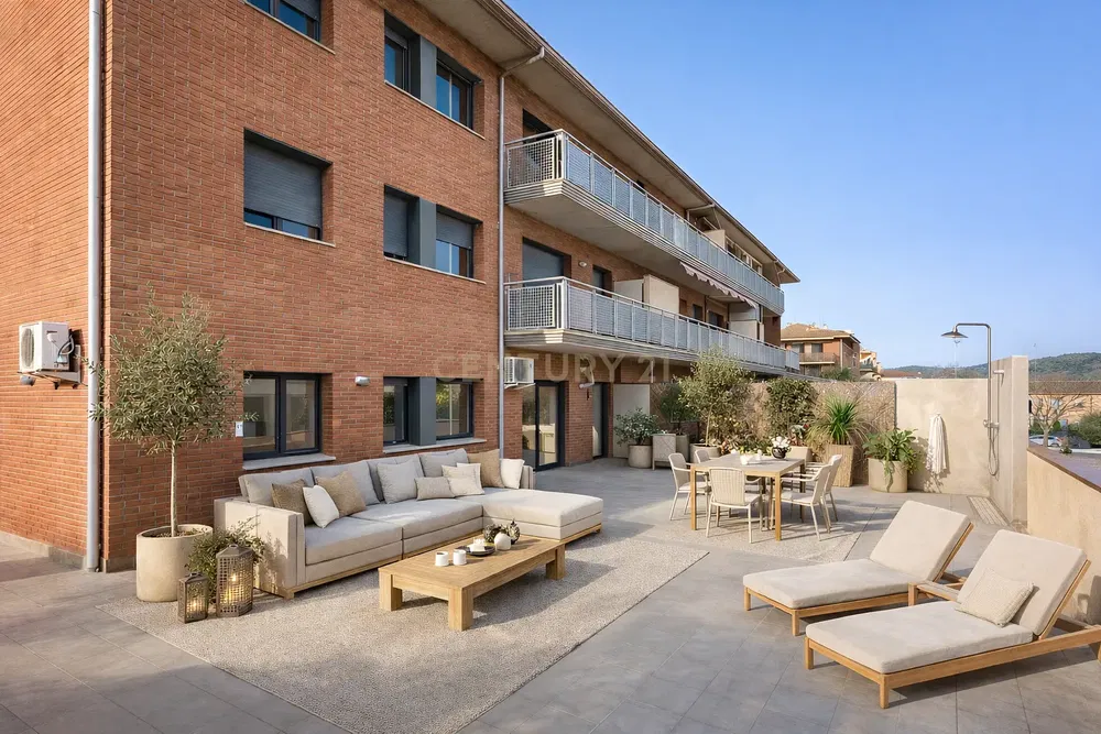 Cucina; elettrodomestici, pavimento in legno, luce naturale, stile moderno