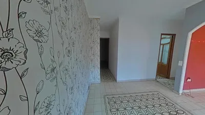 Keuken; keukenapparatuur, houten vloer, natuurlijk licht, moderne stijl