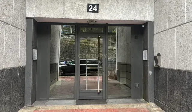 مطبخ; أجهزة المطبخ, أرضية خشبية, ضوء طبيعي, أسلوب عصري