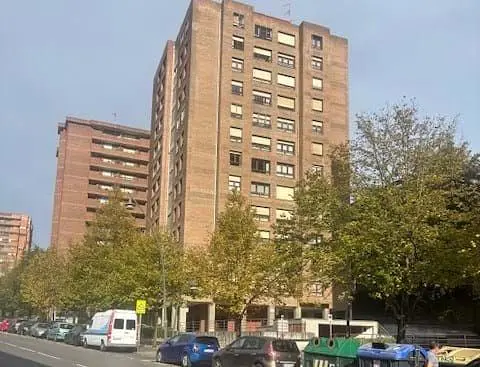 Cuisine; électroménager, parquet, lumière naturelle, style moderne