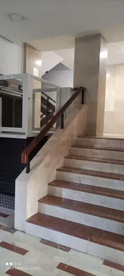 Salon; parquet, lumière naturelle, style moderne