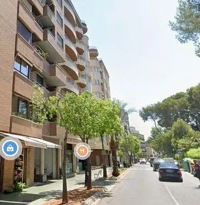 Salon; parquet, lumière naturelle, style moderne