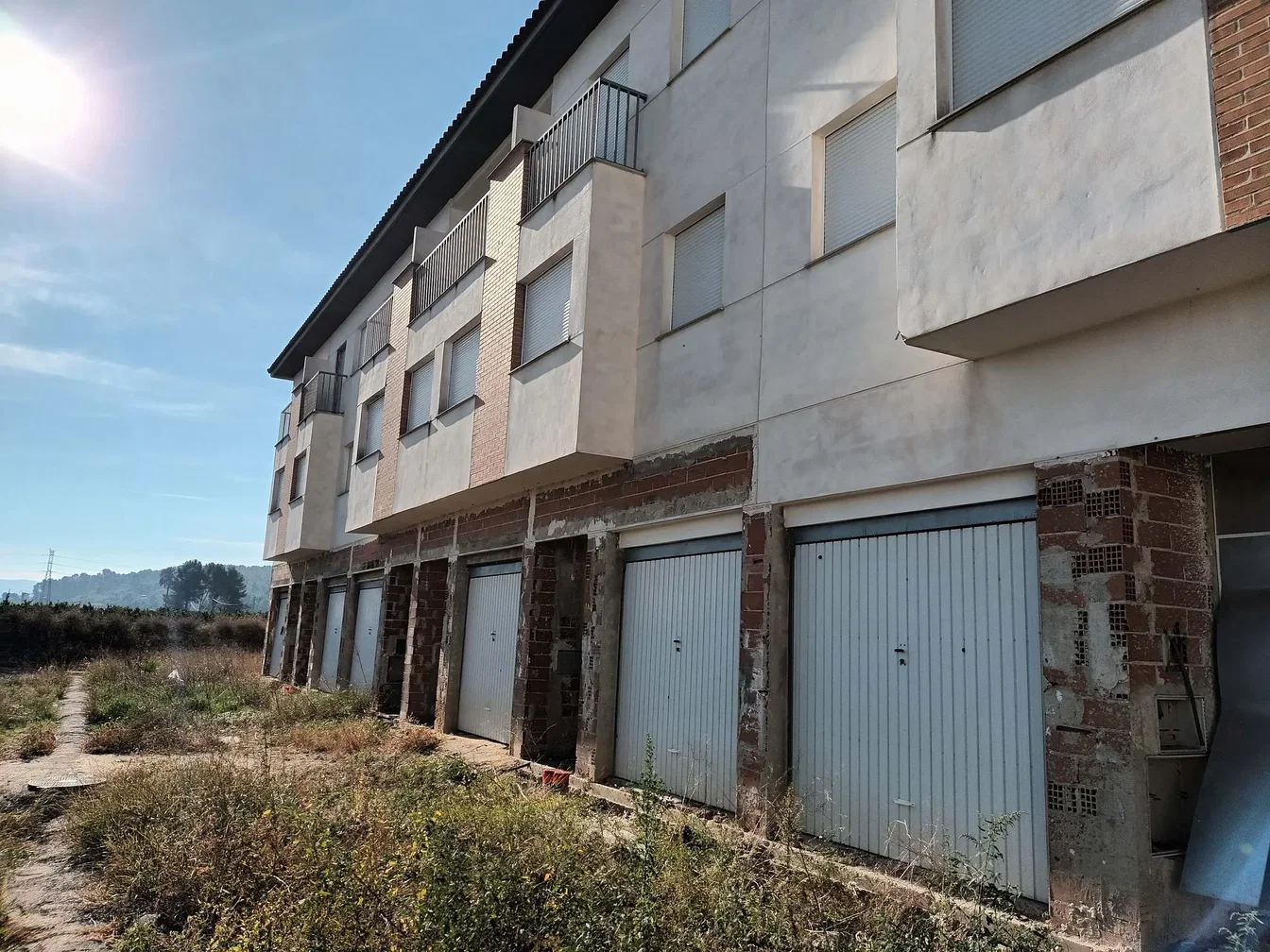 Küche; küchengeräte, holzboden, tageslicht, moderner stil