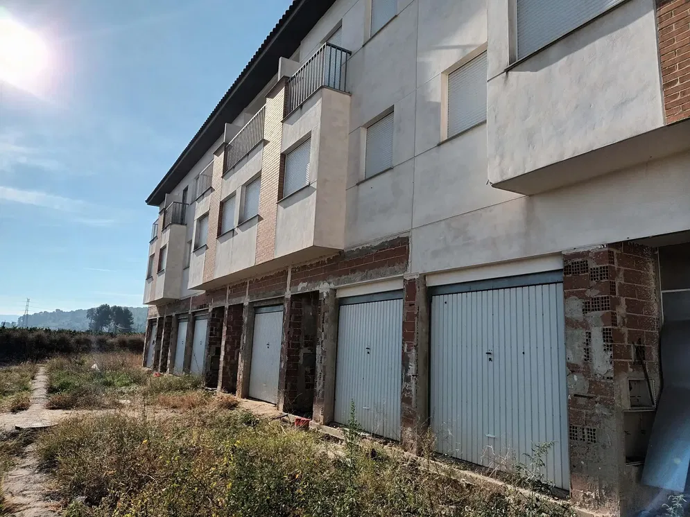 Küche; küchengeräte, holzboden, tageslicht, moderner stil