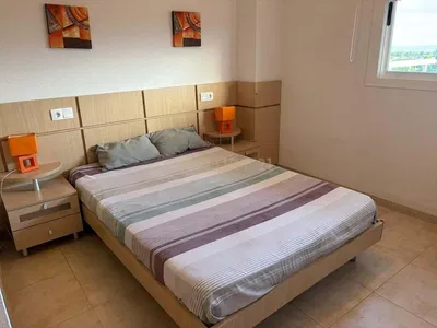 Cuisine; électroménager, parquet, lumière naturelle, style moderne