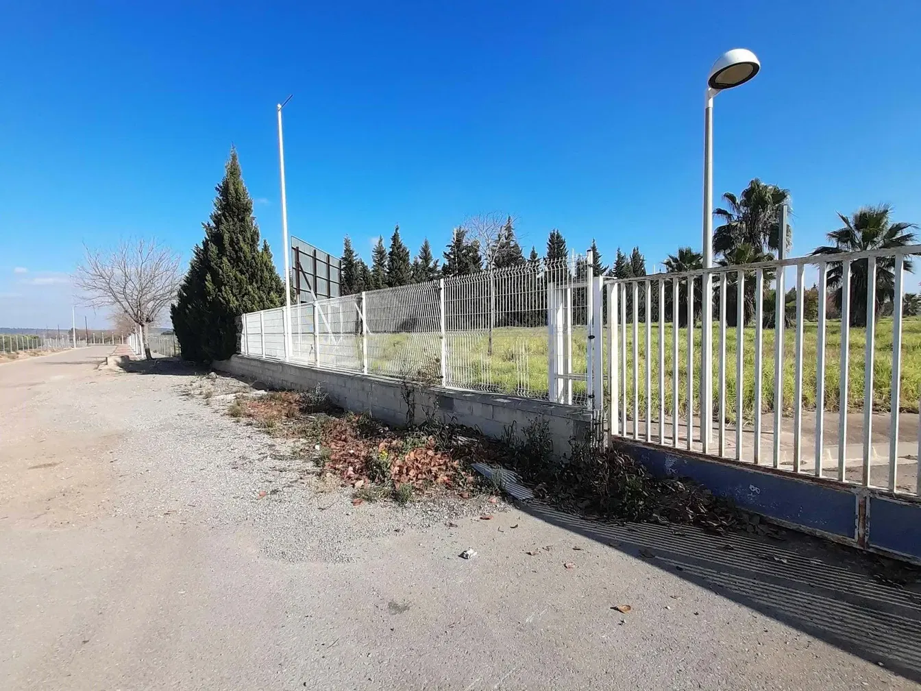 مطبخ; أجهزة المطبخ, أرضية خشبية, ضوء طبيعي, أسلوب عصري