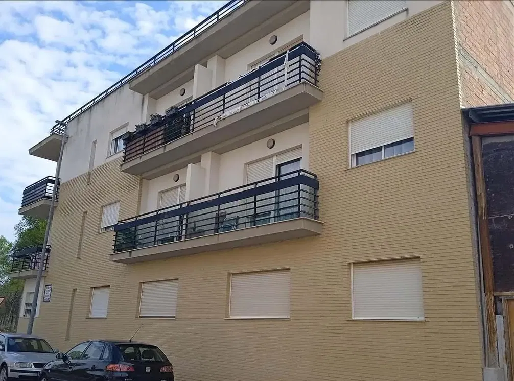 Cuisine; électroménager, carrelage, lumière naturelle, style moderne