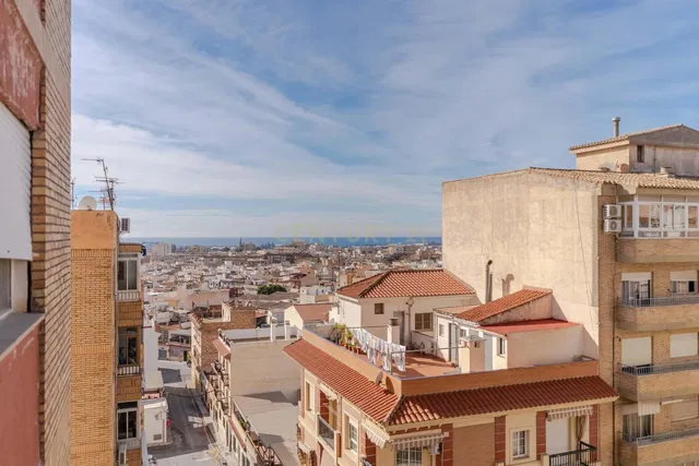 غرفة معيشة; أرضية خشبية, ضوء طبيعي, أسلوب عصري