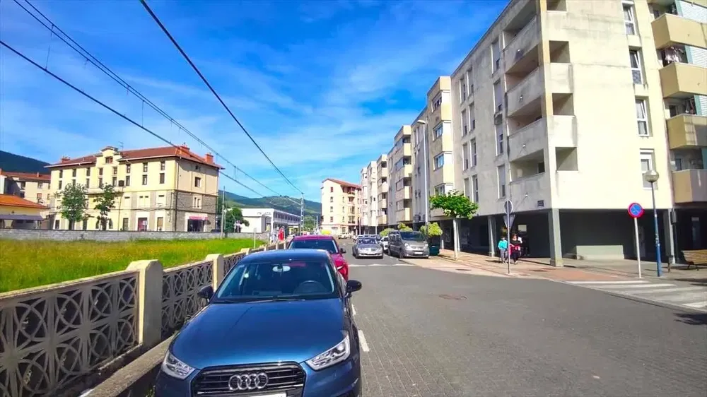 Cuisine; électroménager, parquet, lumière naturelle, style moderne