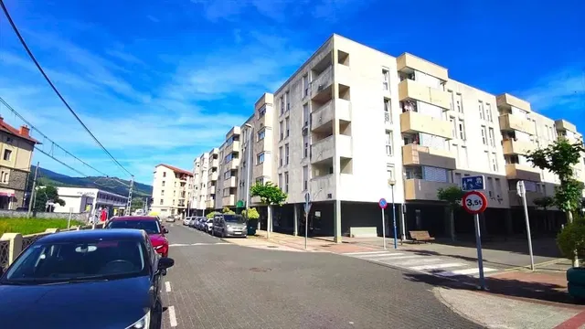 مطبخ; أجهزة المطبخ, أرضية خشبية, ضوء طبيعي, أسلوب عصري