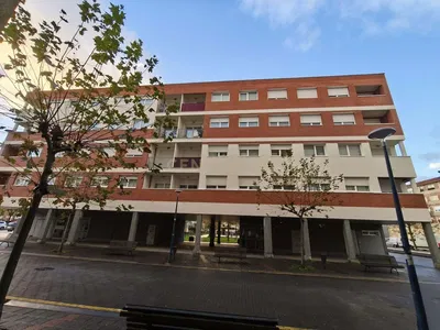 Salon; parquet, lumière naturelle, style moderne