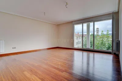 Cuisine; électroménager, parquet, lumière naturelle, style moderne