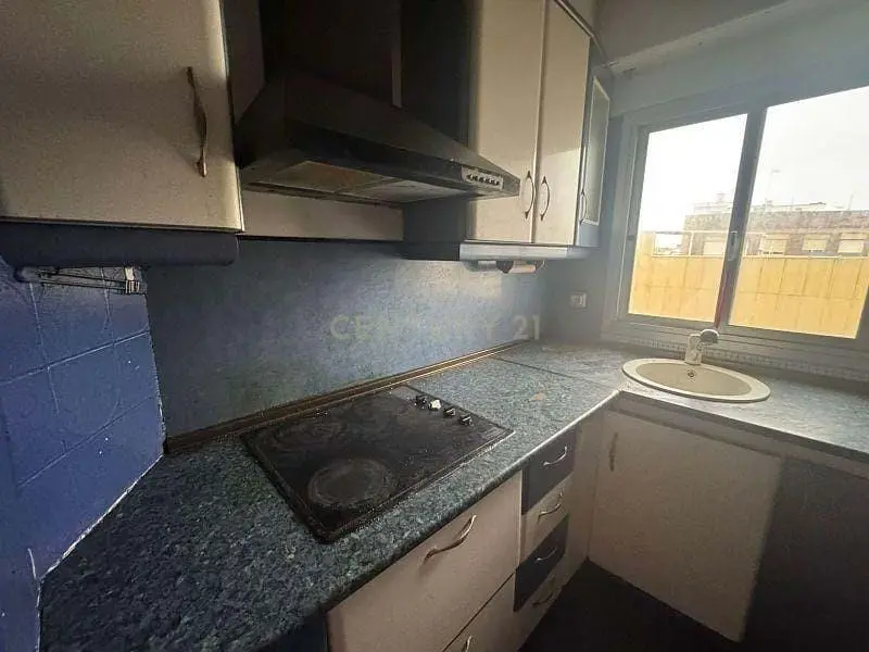 مطبخ; أجهزة المطبخ, أرضية خشبية, ضوء طبيعي, أسلوب عصري