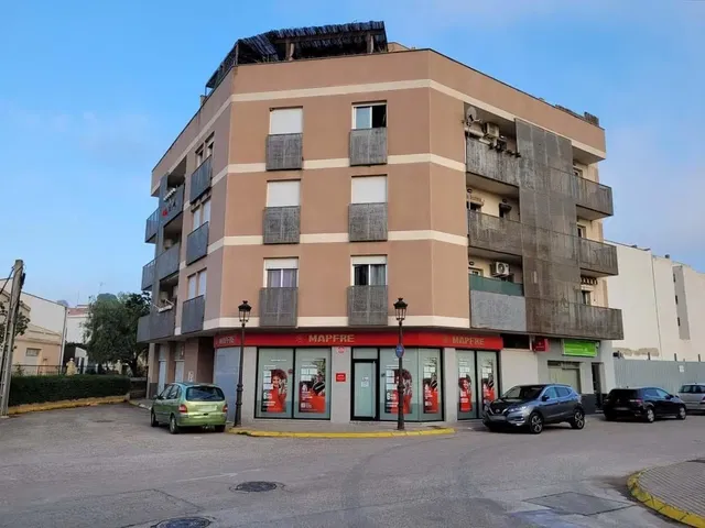 Cuisine; électroménager, parquet, lumière naturelle, style moderne