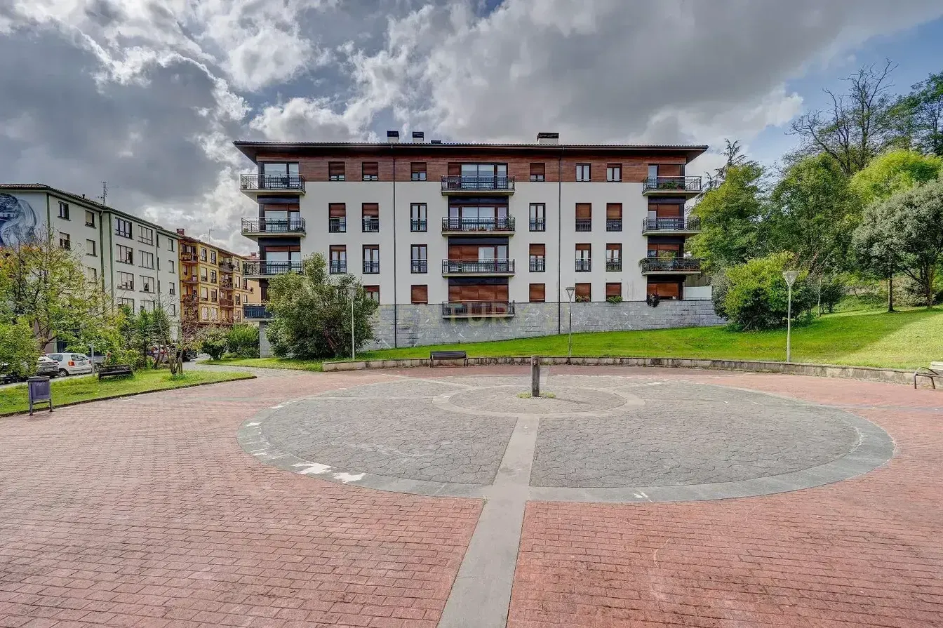 Cuisine; électroménager, parquet, lumière naturelle, style moderne