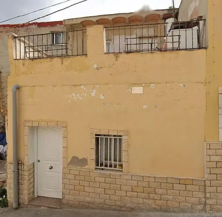 غرفة معيشة; أرضية خشبية, ضوء طبيعي, أسلوب عصري