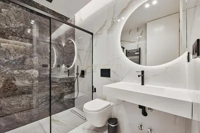 Cucina; elettrodomestici, pavimento in legno, luce naturale, stile moderno