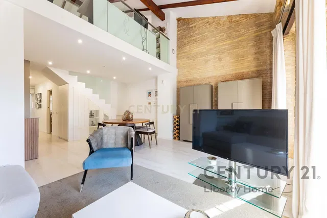 Σαλόνι; ξύλινο πάτωμα, φυσικό φως, μοντέρνο στυλ