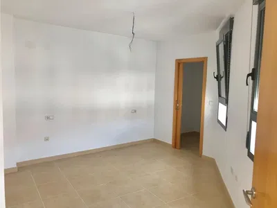 Cuisine; électroménager, parquet, lumière naturelle, style moderne