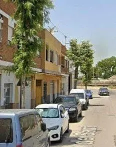 Kuchyně; kuchyňské spotřebiče, dřevěná podlaha, přirozené světlo, moderní styl