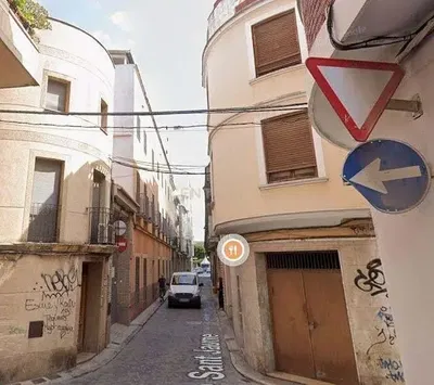 Κουζίνα; συσκευές κουζίνας, ξύλινο πάτωμα, φυσικό φως, μοντέρνο στυλ