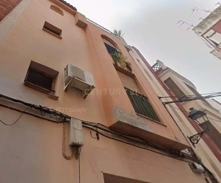 Κουζίνα; συσκευές κουζίνας, ξύλινο πάτωμα, φυσικό φως, μοντέρνο στυλ