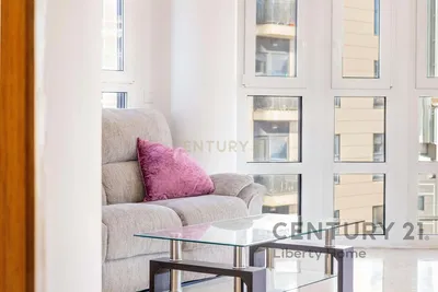 Cuisine; électroménager, parquet, lumière naturelle, style moderne