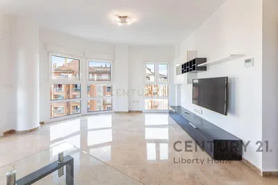 Cuisine; électroménager, parquet, lumière naturelle, style moderne