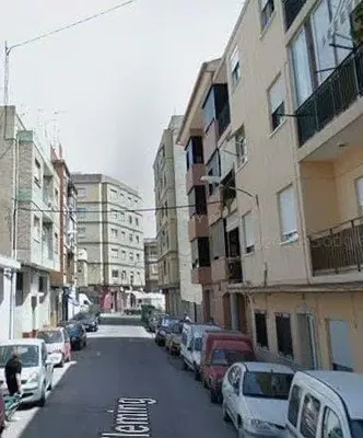 Obývací pokoj; dřevěná podlaha, přirozené světlo, moderní styl