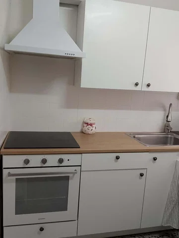 Küche; küchengeräte, holzboden, tageslicht, moderner stil