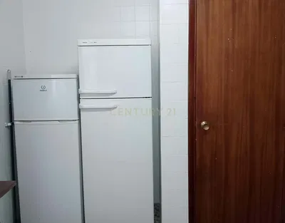 مطبخ; أجهزة المطبخ, أرضية خشبية, ضوء طبيعي, أسلوب عصري