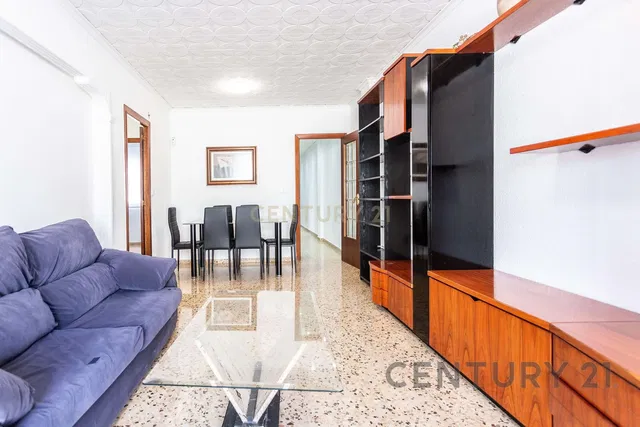 Cocina; electrodomésticos, suelo de madera, luz natural, estilo moderno