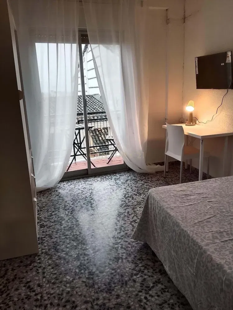 مطبخ; أجهزة المطبخ, أرضية خشبية, ضوء طبيعي, أسلوب عصري