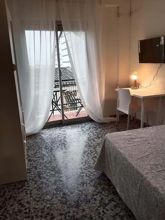 مطبخ; أجهزة المطبخ, أرضية خشبية, ضوء طبيعي, أسلوب عصري