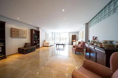 Cocina; electrodomésticos, suelo de madera, luz natural, estilo moderno