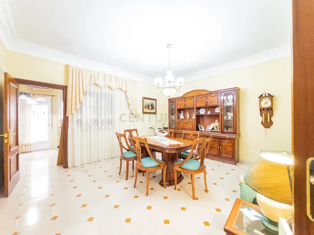 مطبخ; أجهزة المطبخ, أرضية خشبية, ضوء طبيعي, أسلوب عصري