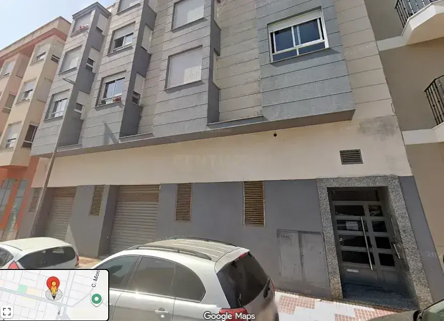 Cozinha; eletrodomésticos, chão de madeira, luz natural, estilo moderno