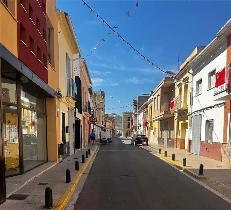 Cuisine; électroménager, parquet, lumière naturelle, style moderne